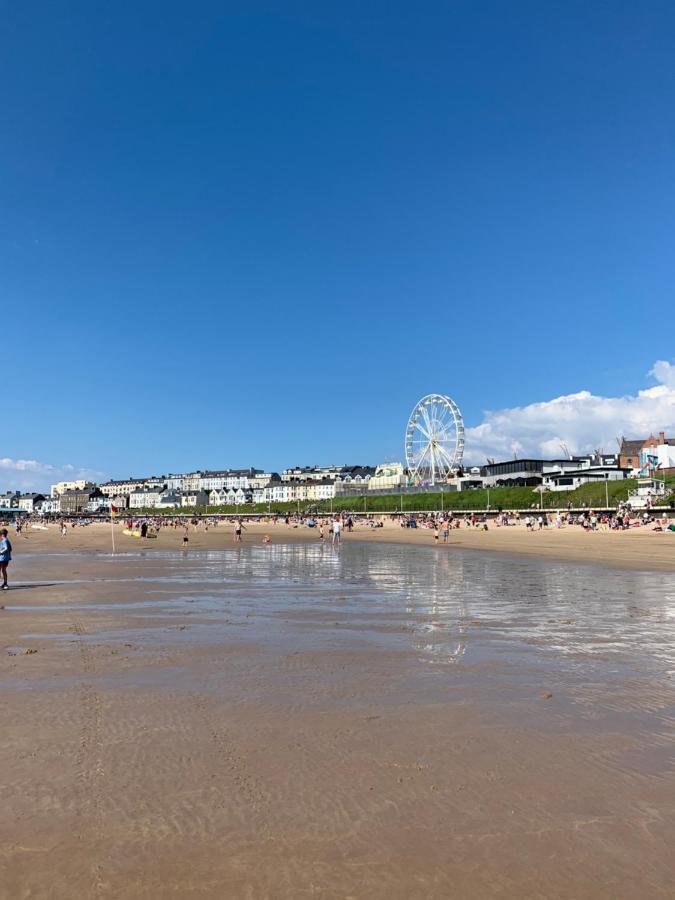 Stunning 3 Bed Seafront Mansion Building Sleeps 6 Adults Or 8 With Kids Apartment Portrush Exterior foto